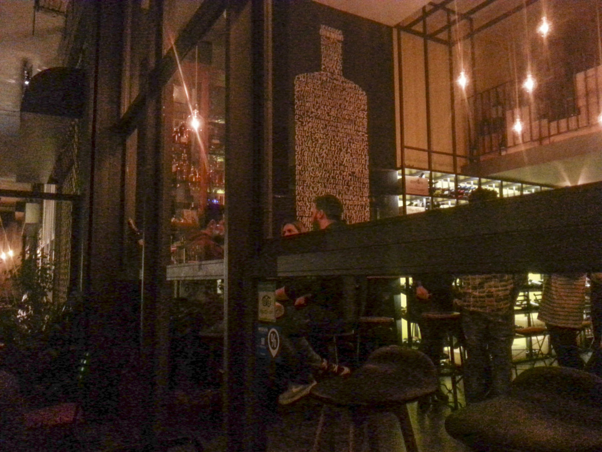 Oinoscent_Syntagma_Inside_Outside