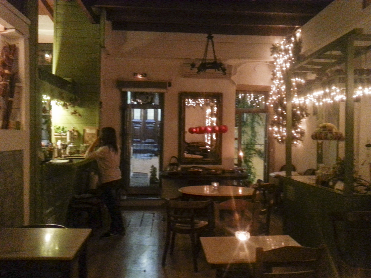 Giasemi_Inside_Door_Plaka_Athens