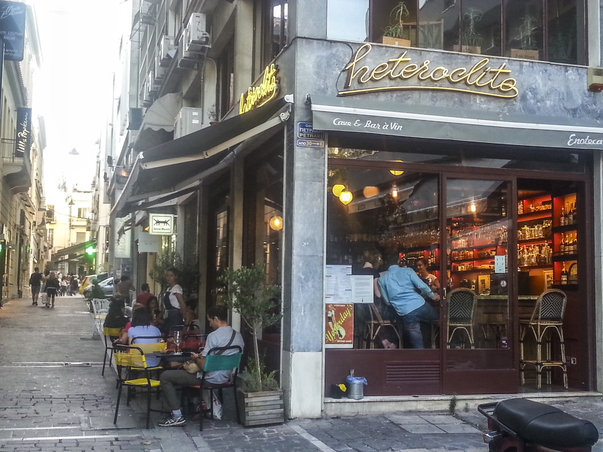 Heteroclito_Wine_Bar_DownTown_Athens_Outside
