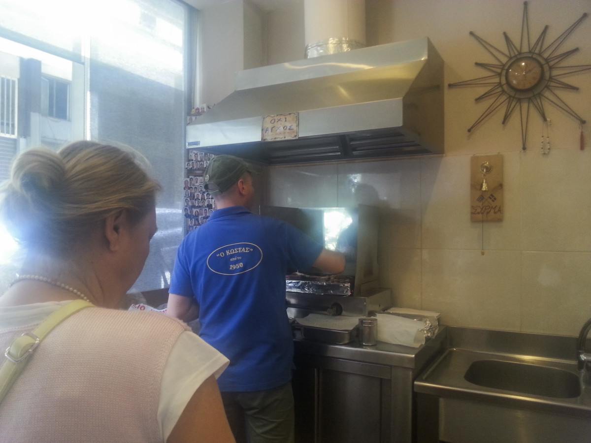 O_Kostas_Souvlaki_Inside_Athens