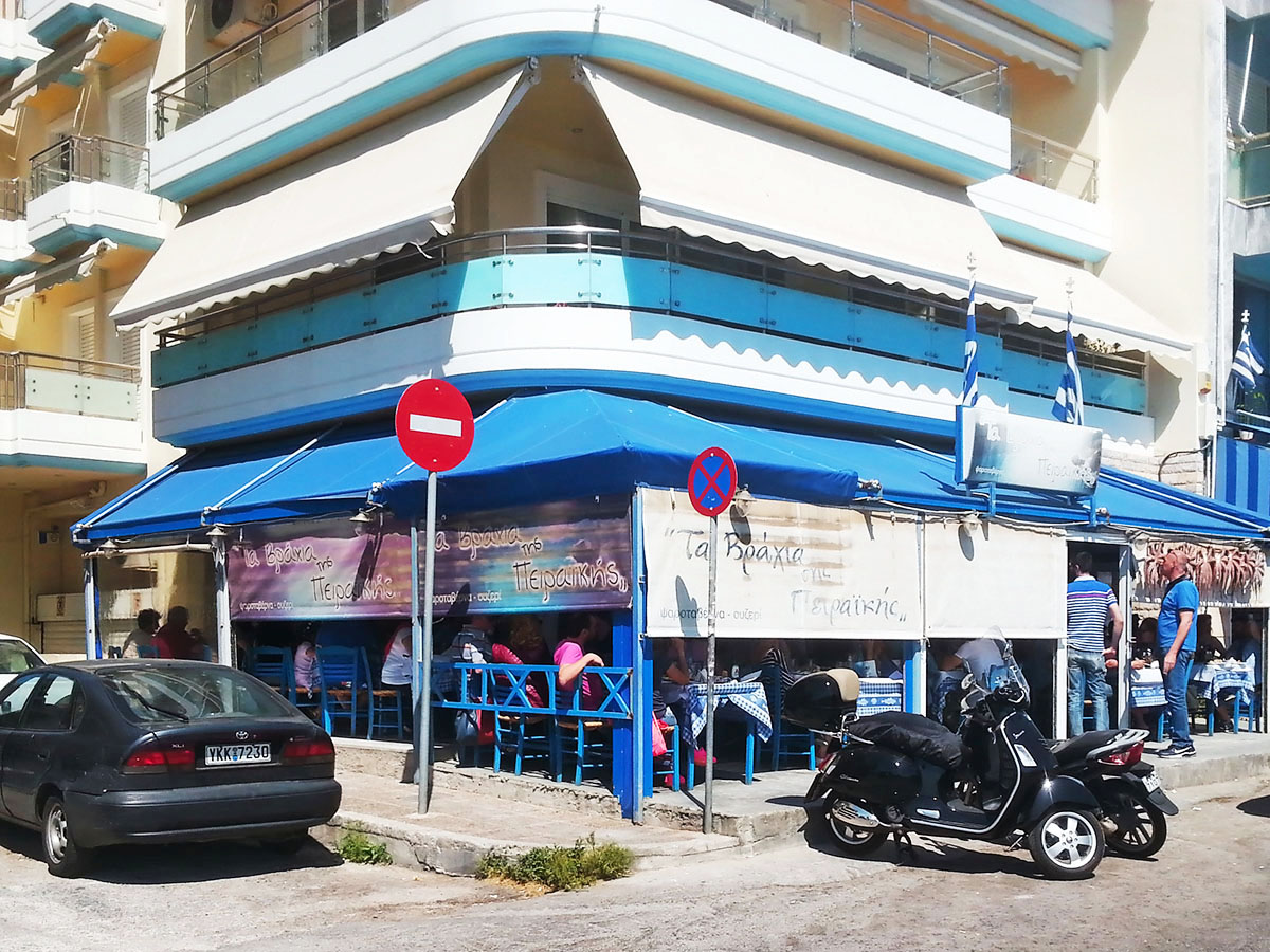 Akti_Themistokleous_To_Akri_Sta_Braxia_Tis_Peiraikis-greek-restaurant