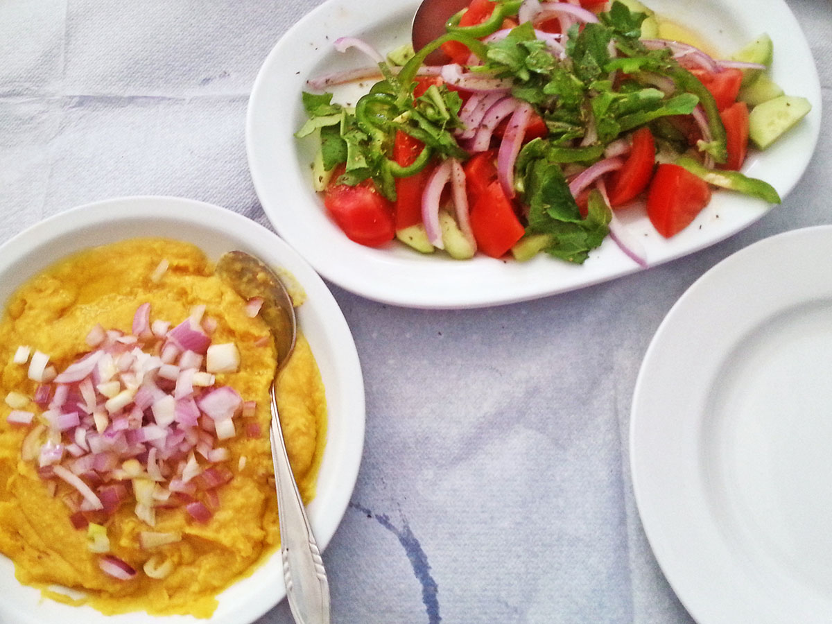 Akti_Themistokleous_To_Akri_greek-salads_fava