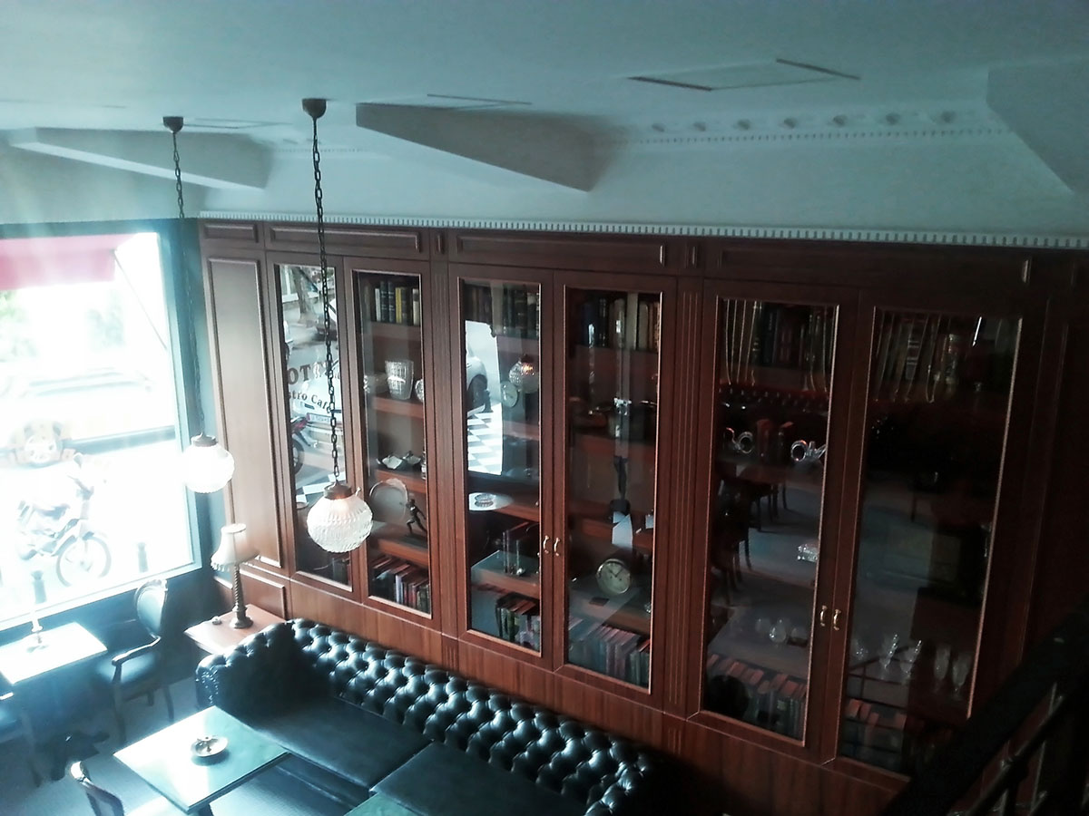 Charlotte_Akti_Koumoundourou_Piraeus-greece-tourism-bar-decoration
