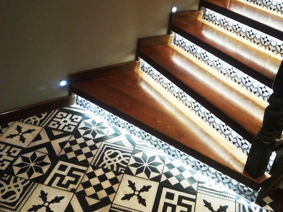 Pallas_Old_Harbour_Chania-stairs-decoration