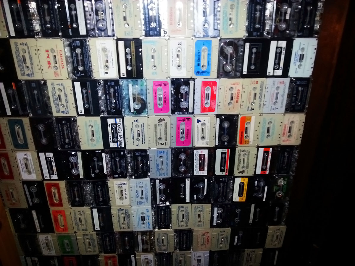 Vazaki-mini-bar_Chania-cassette-decoration