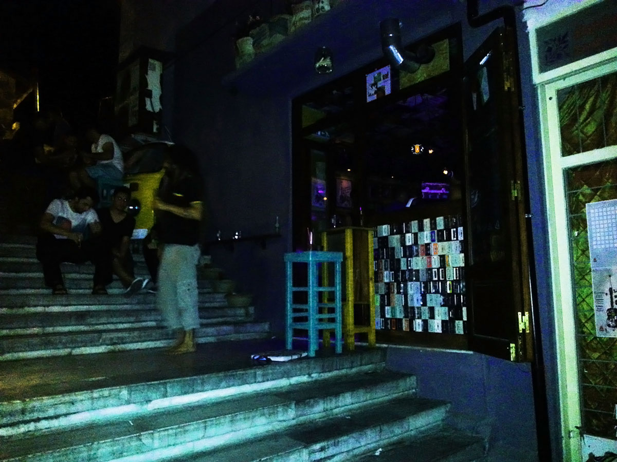 Vazaki-mini-bar_Chania-stairs