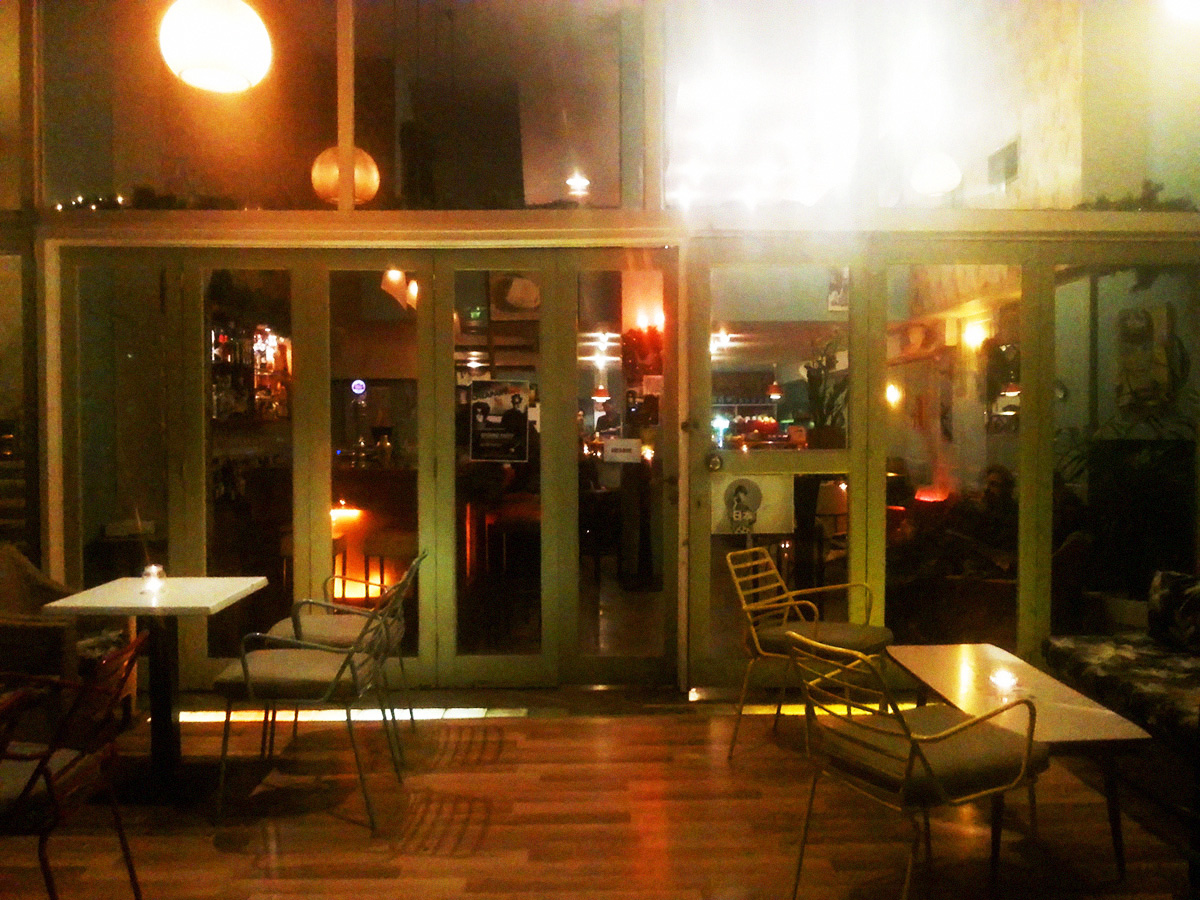 Ginger Ale Bar_Exarcheia-window