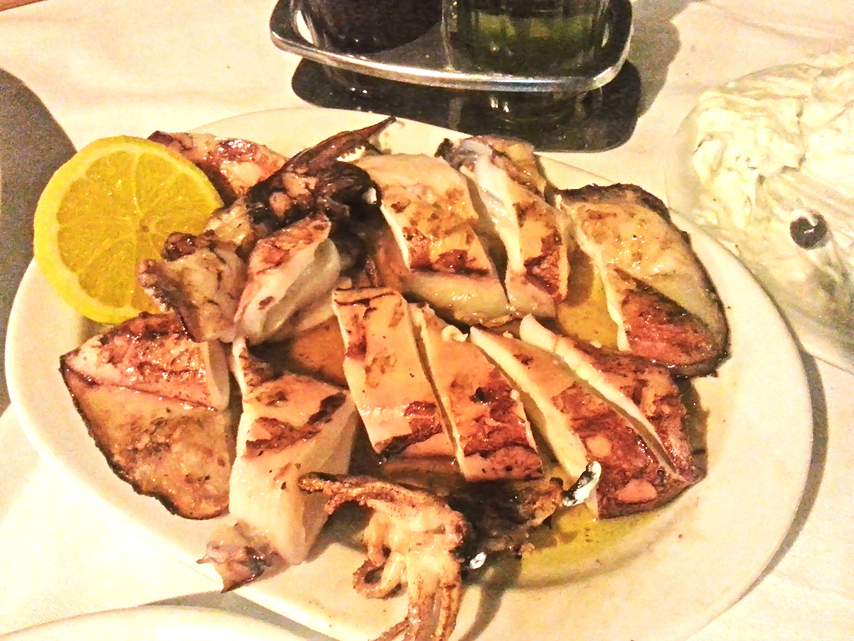 Nicolas_Tavern_Fish_Nea_Chora_Chania-lemon