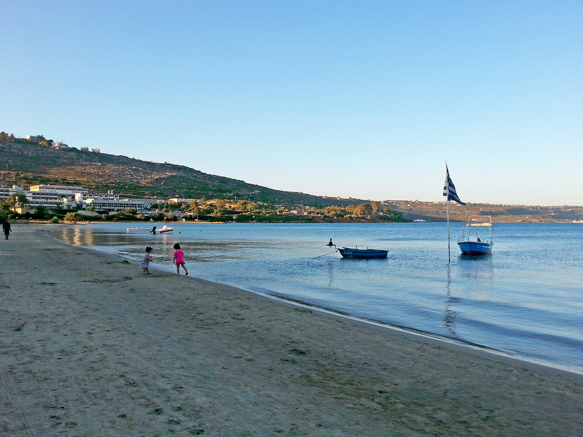 Pyrofani_Fish_Tavern_Vlytes_Souda_Suburbs_Chania-beach