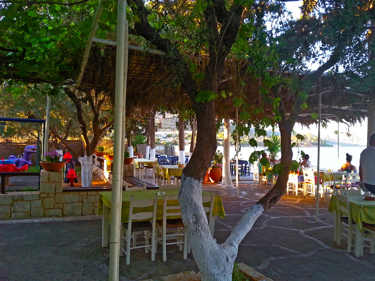 Pyrofani_Fish_Tavern_Vlytes_Souda_Suburbs_Chania-color