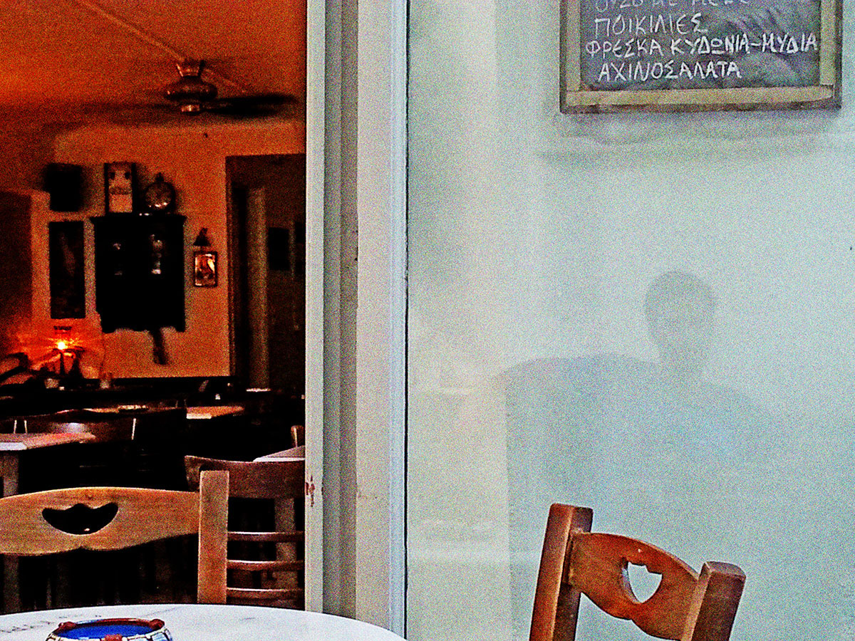 tinos-greek-island-beaches-tourism-vacation-chora-cafe-bistro-kiriakatiko-cosy-place