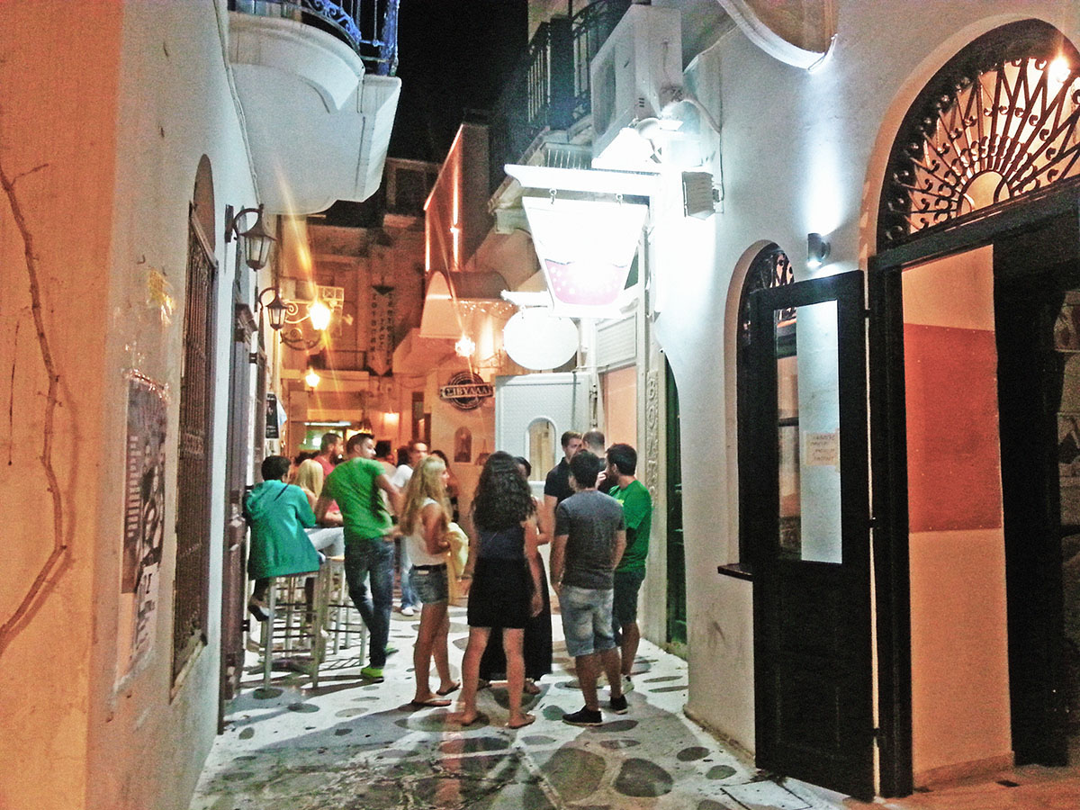 tinos-greek-island-beaches-tourism-vacation-chora-walk-argonautis-bar