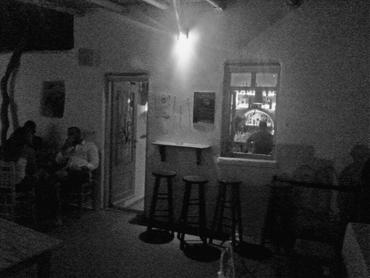 Seladi-cafe-bar-amorgos-cyclades-island-endless-blue-greece-summer-vacation-Tholaria