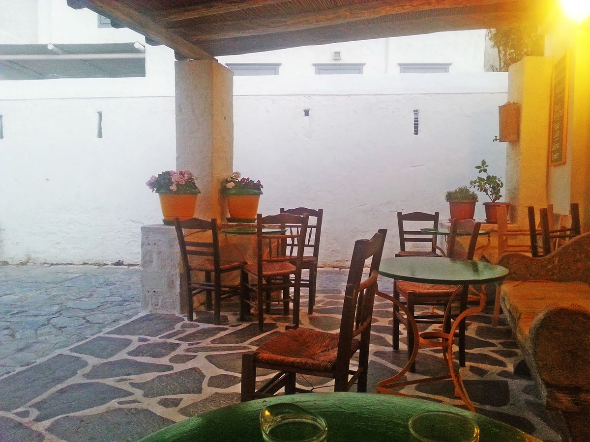 amorgos-cyclades-island-endless-blue-greece-summer-vacation-Photodotis-dinner-greek-food