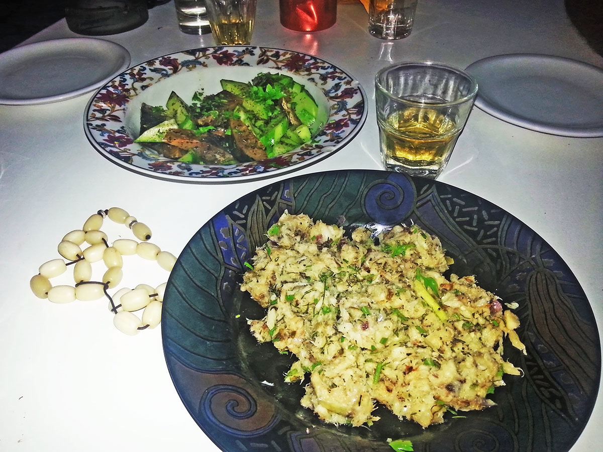 amorgos-cyclades-island-endless-blue-greece-summer-vacation-Tsagkaradiko-greek-dinner