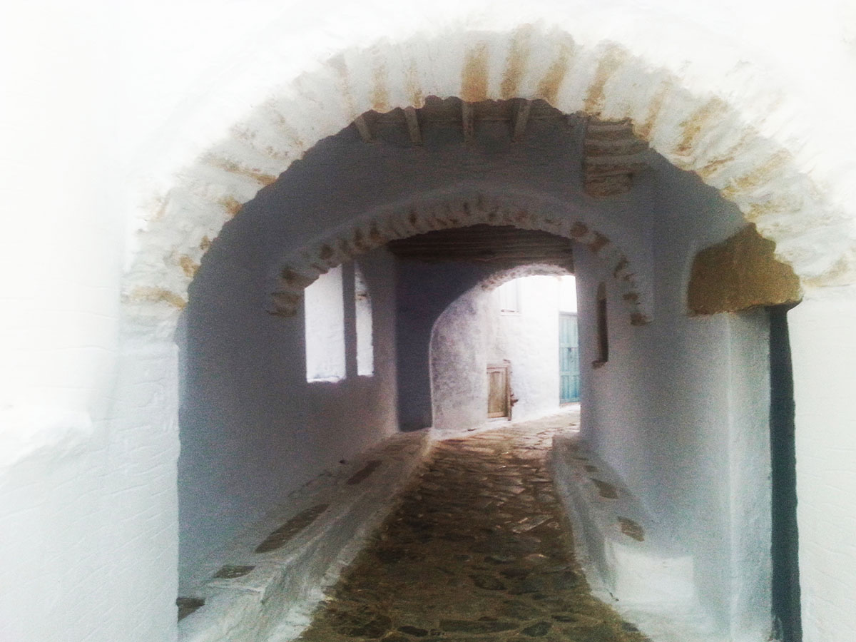 amorgos-cyclades-island-endless-blue-greece-summer-vacation-alleys-chora