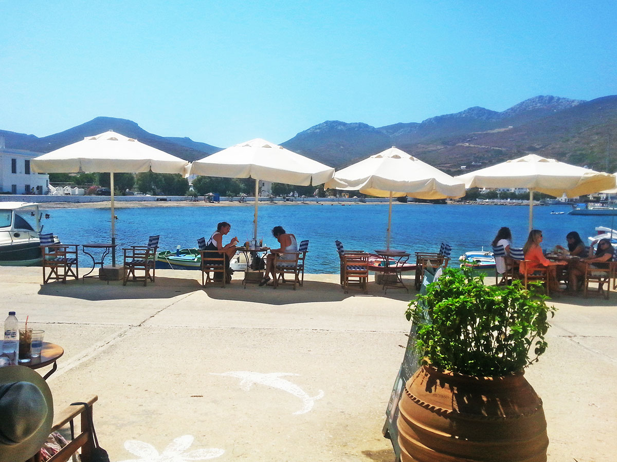 amorgos-cyclades-island-endless-blue-greece-summer-vacation-katapola-Cafe-Bar _Le Grand Bleu-dinner