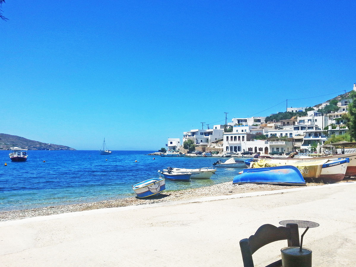 amorgos-cyclades-island-endless-blue-greece-summer-vacation-katapola-Moon-Bar