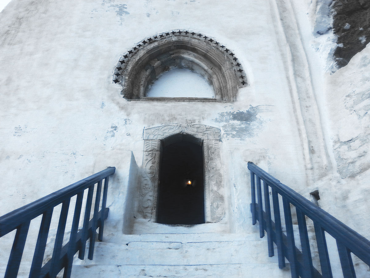 amorgos-cyclades-island-endless-blue-greece-summer-vacation-the-Monastery-entrance