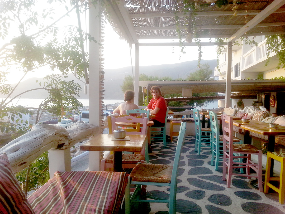 amorgos-island-endless-blue-greece-summer-vacation-aegiali-Amorgis-bar