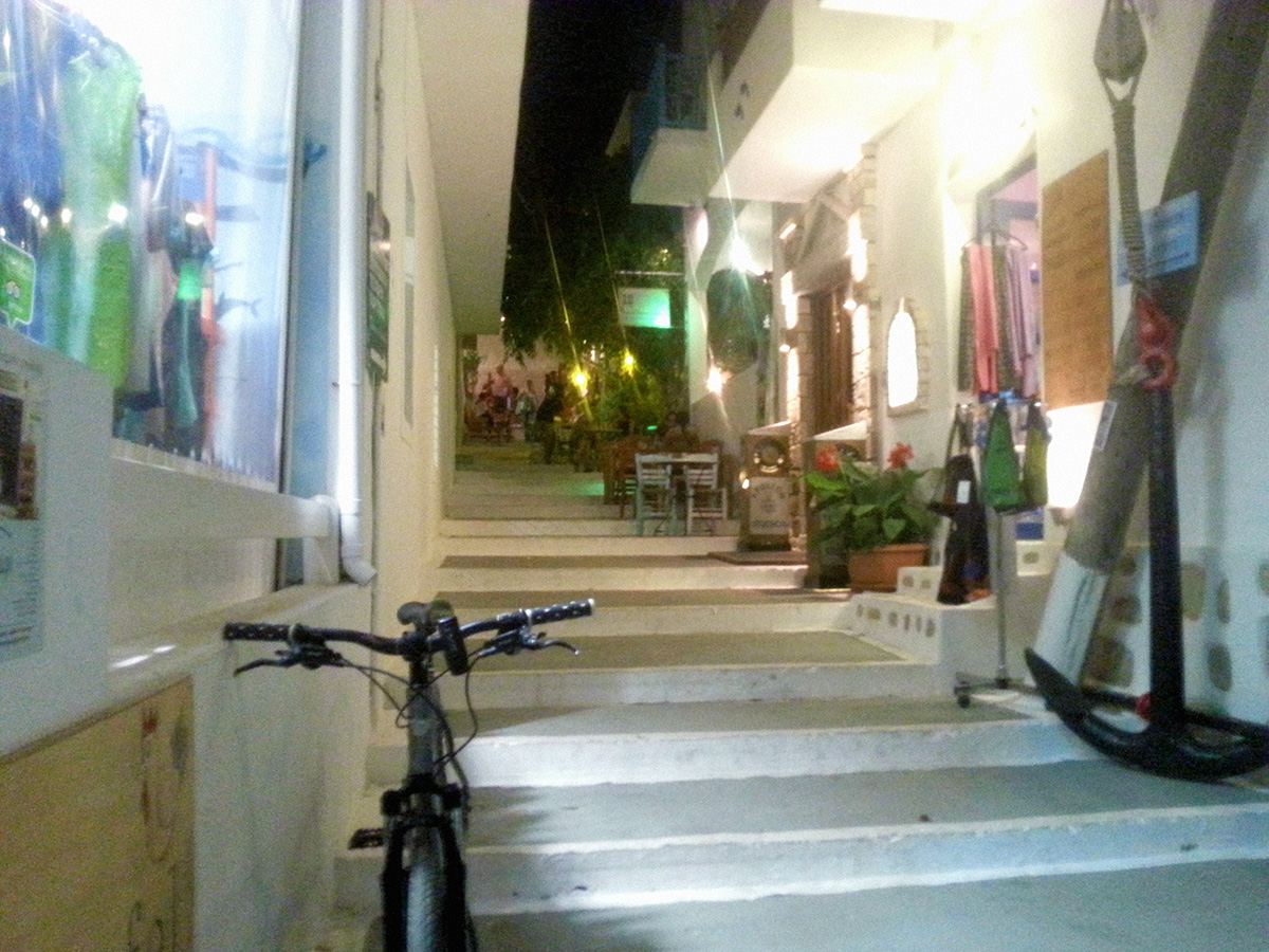 amorgos-island-endless-blue-greece-summer-vacation-alleys