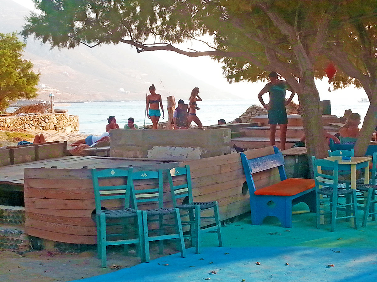 amorgos-island-endless-blue-greece-summer-vacation-drink-Disco the Que-bar