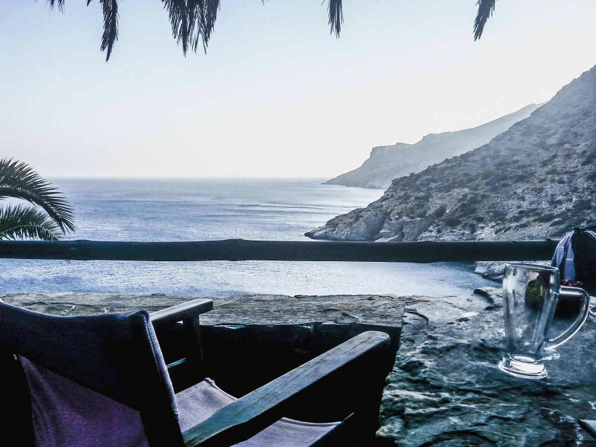 amorgos-island-endless-blue-greece-summer-vacation_Mouros_Cafe_View