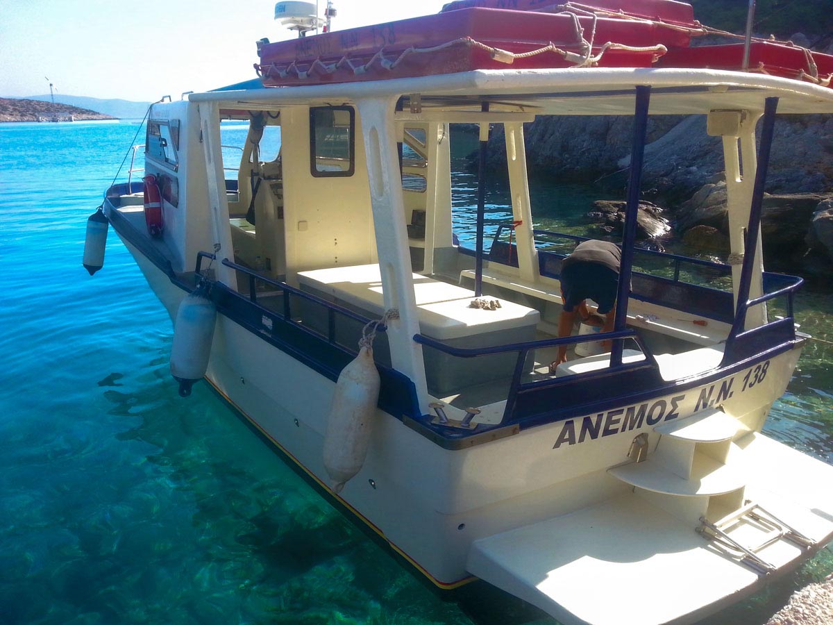 boat-Anemos-Schoinousa-iraklia-Greek_Island_Cyclades