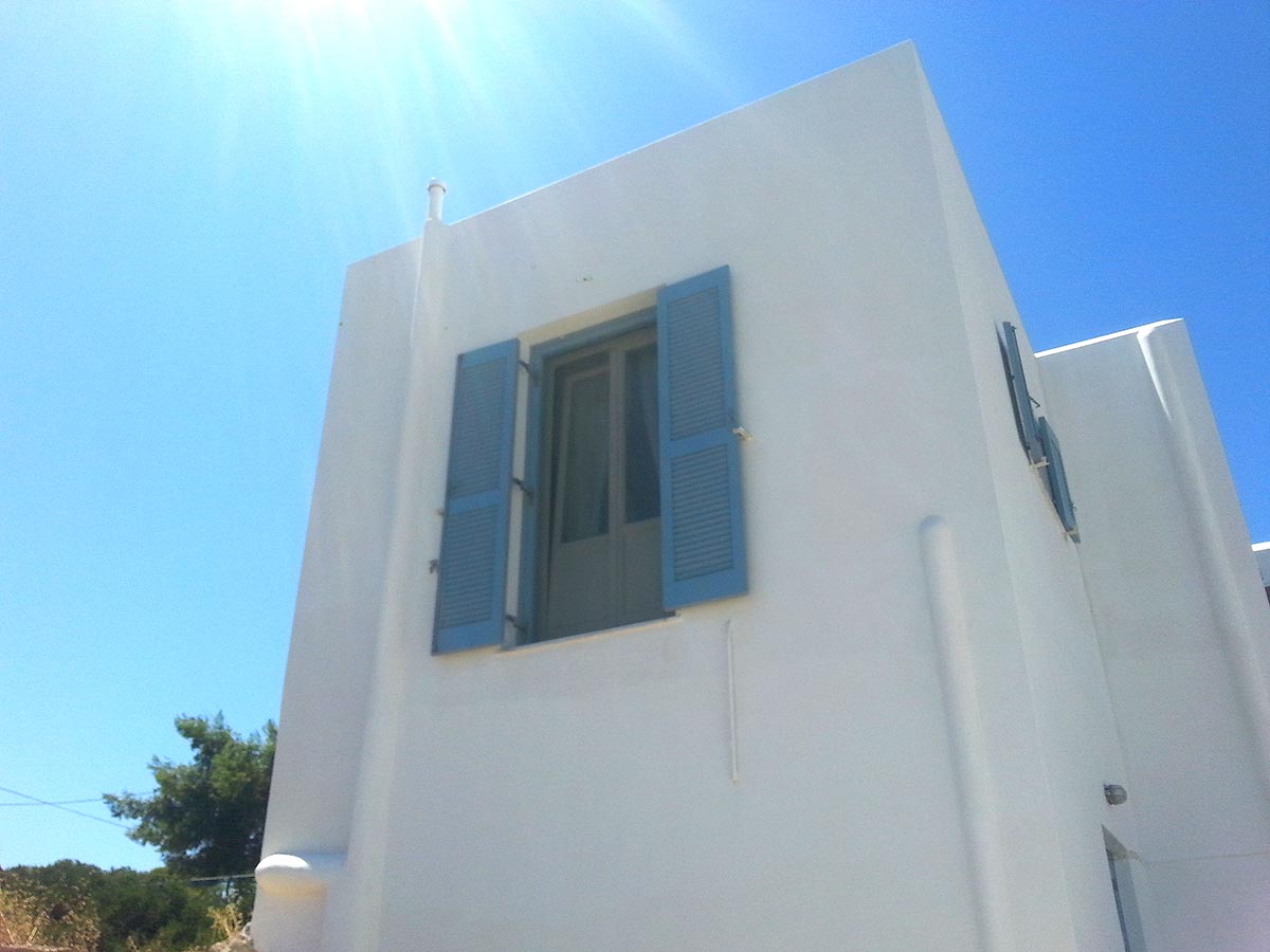 iraklia-door-to-nowhere-Greek_Island_Cyclades-architecture