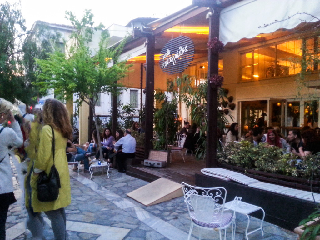 Oinoscent_Syntagma_Inside_Outside