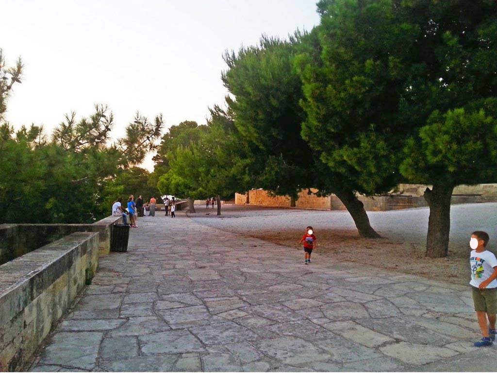 Venizelos-Tombs_The graves-of Venizelos family_ Graves_View_Of_Chania_Panoramic_View_Akrotiri_Chan