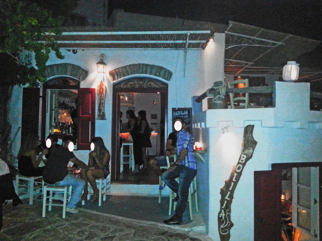amorgos-island-endless-blue-greece-summer-vacation-Botilla Bar-relax-time